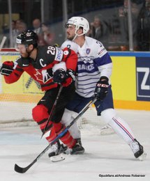 IIHF World Championship 2017 CAN - FRA Claude Giroux #28, Jonathan Janil #3 Paris, Bercy ©Puckfans.at/Andreas Robanser