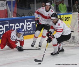 IIHF World Championship 2017 CZE - SUI Radim Simek #45, Reto Schäppi #19, Thomas Rüfenacht #9 Paris, Bercy ©Puckfans.at/Andreas Robanser