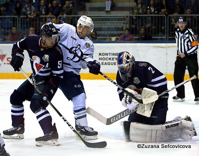 HC Slovan Bratislava - Dynamo Moskau Ivan Svarny #51, Dustin Boyd #41, Marek Mazanec #2 Copyright: Zuzana Sefcovicova