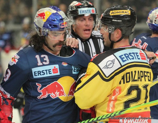 Vienna Capitals - EC Red Bull Salzburg Michael Schiechl #13, Riley Holzapfel #21 Albert Schultz Eishalle ©Puckfans.at/Andreas Robanser