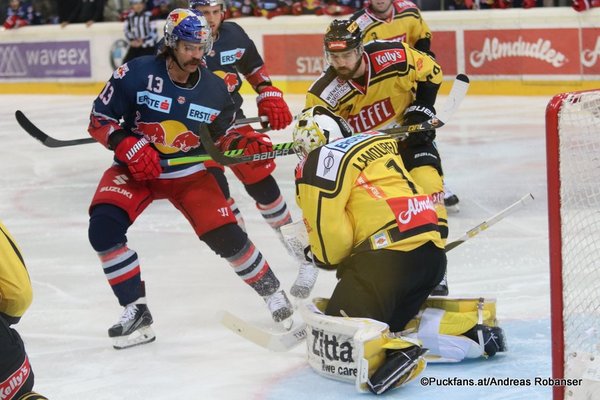 Vienna Capitals - EC Red Bull Salzburg Michael Schiechl #13, Jean-Philippe Lamoureux #1 Albert Schultz Eishalle ©Puckfans.at/Andreas Robanser