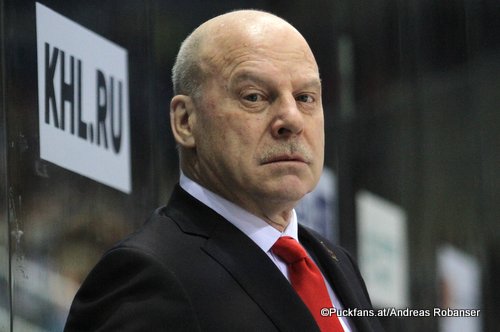 Mike Keenan, Kunlun Red Star Head Coach and General Manager © Puckfans.at / Andreas Robanser