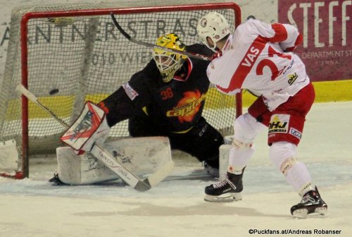 Vienna Capitals - DVTK Jegesmedvek Max Zimmermann #36, Janos Vas #21 Albert Schultz Halle ©Puckfans.at/Andreas Robanser