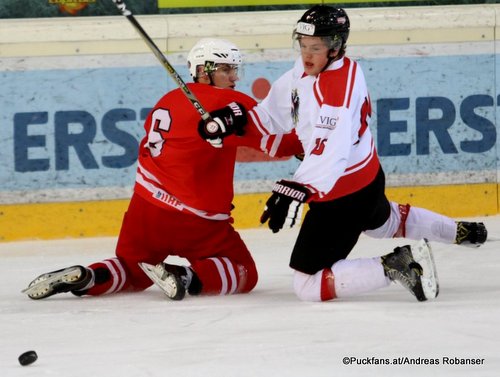 Testspiel: AUT U20 - POL U20 (Game 2) Tomasz Skokan #6, Simon Hammerle #16 Albert Schultz Halle ©Puckfans.at/Andreas Robanser