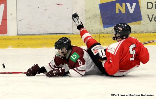 Test U18: Österreich - Lettland Peter Sivec #5, Patriks Marcinkevics #6 Eissportzentrum St.Pölten ©Puckfans.at/Andreas Robanser