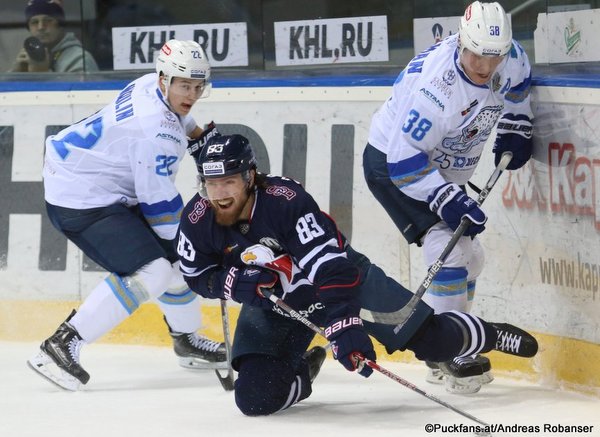 HC Slovan Bratislava - Barys Astana Jan Buchtele #47, Henrik Karlsson #1 Ondrej Nepela Arena ©Puckfans.at/Andreas Robanser