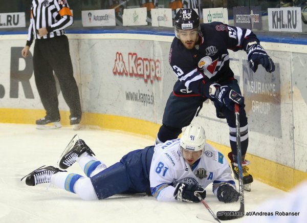 HC Slovan Bratislava - Barys Astana Jan Buchtele #47, Henrik Karlsson #1 Ondrej Nepela Arena ©Puckfans.at/Andreas Robanser