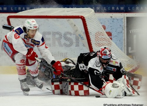 HC Orli Znojmo - EC KAC Manuel Ganahl #17, Marek Schwarz #3 Nevoga Arena Zimní Stadion, Znojmo ©Puckfans.at/Andreas Robanser