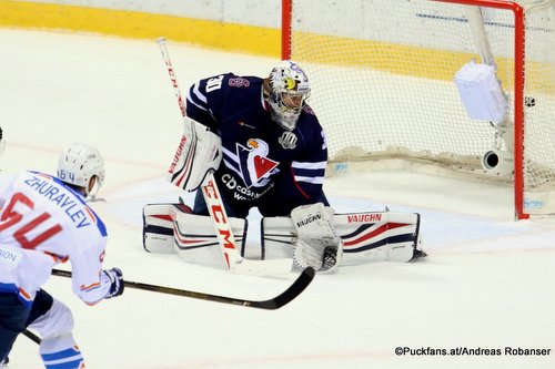 HC Slovan Bratislava - Lada Togliatti Vladimir Zhuravlev #64, Jakub Stepanek #30 Ondrej Nepela Arena ©Puckfans.at/Andreas Robanser