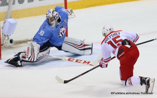 HC Slovan Bratislava - Avtomobilist Yekaterinburg Jakub Stepanek #30, Anatoli Golyshev #15 Ondrej Nepela Arena ©Puckfans.at/Andreas Robanser