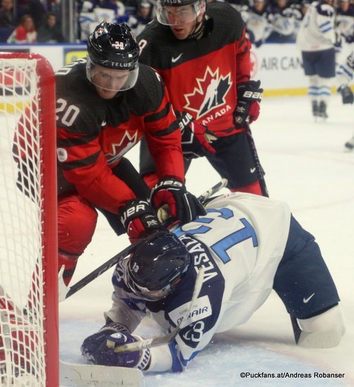 IIHF World Juniors 2018 CAN - FIN Michael McLeod #20, Kristian Vesalainen #13 Key Bank Center ©Puckfans.at/Andreas Robanser