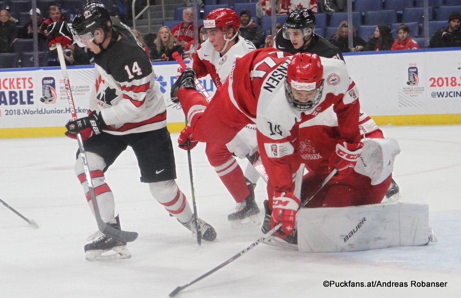 IIHF World Juniors 2018 DEN - CAN Rourke Chartier #14, Lasse Holm Mortensen #14, Emil Gransøe #1 Key Bank Center ©Puckfans.at/Andreas Robanser