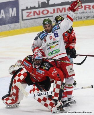 HC Orli Znojmo - HC Bozen Marek Schwarz #3, Mike Angelidis #10 Nevoga Arena Zimní Stadion, Znojmo ©Puckfans.at/Andreas Robanser