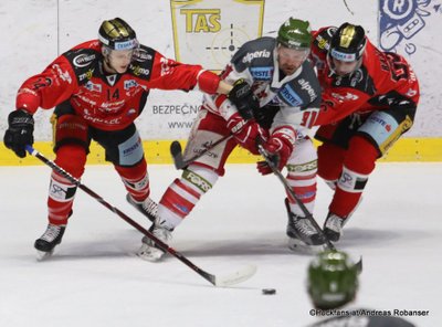 HC Orli Znojmo - HC Bozen Erik Nemec #14, Mike Halmo #91 Nevoga Arena Zimní Stadion, Znojmo ©Puckfans.at/Andreas Robanser