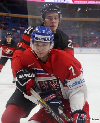 IIHF World Juniors 2018 Semifinal CAN - CZE Radim Salda #7, Brett Howden #21 KeyBank Center ©Puckfans.at/Andreas Robanser