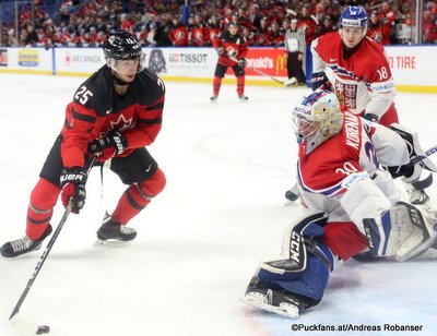 IIHF World Juniors 2018 Semifinal CAN - CZE Jordan Kyrou  #25, Josef Korenar #30 KeyBank Center ©Puckfans.at/Andreas Robanser