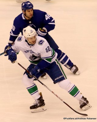 Toronto Maple Leafs - Vancouver Canucks Roman Polák #46, Brendan Gaunce  #50 Air Canada Center ©Puckfans.at/Andreas Robanser