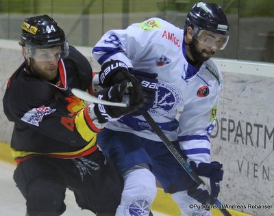 Erste Liga Qualification Round: Vienna Capitals - SC Csikszereda Gert Karitnik #44, Tamas Biro #91 Albert Schultz-Eishalle ©Puckfans.at/Andreas Robanser