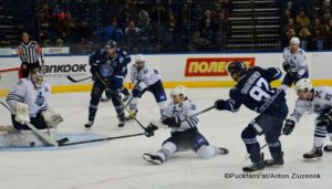 Dinamo Minsk - Vladivostok Admiral Igor Bobkov #31, Yegor Sharangovich #87, Anton Volchenkov #20 ©Puckfans.at/Anton Ziuzenok