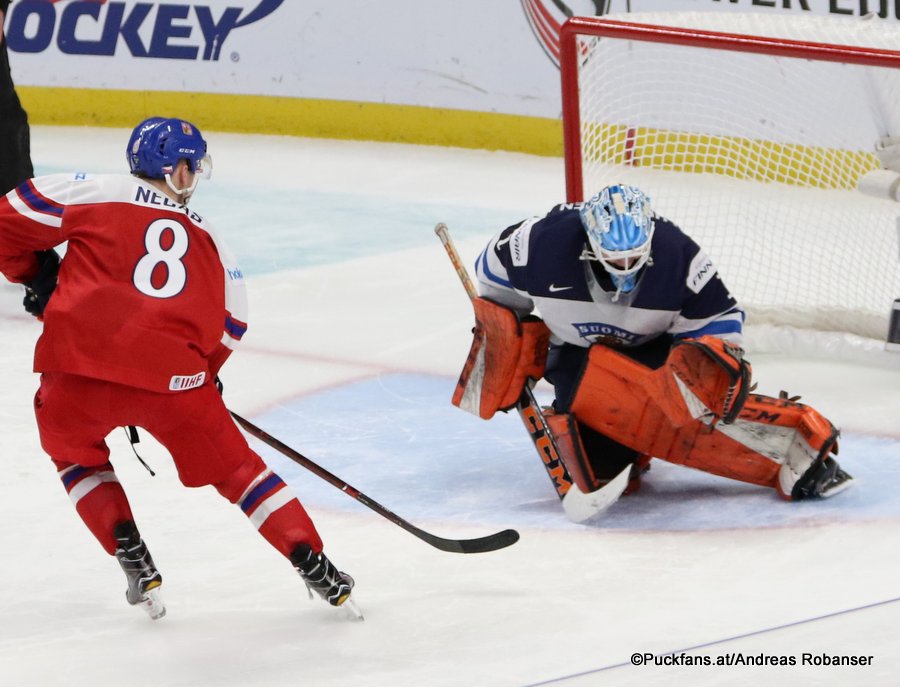 IIHF World Juniors 2018 Quarterfinal CZE - FIN Martin Necas  #8, Ukko-Pekka Luukkonen #1 Key Bank Center ©Puckfans.at/Andreas Robanser