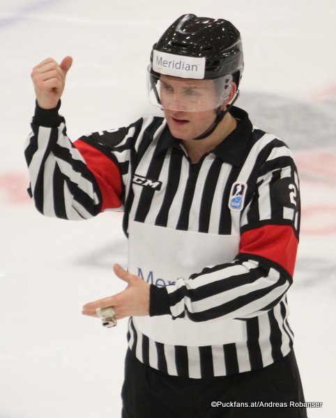 IIHF World Junior 2018 Referee Manuel Nikolic Harbor Center, Buffalo ©Puckfans.at/Andreas Robanser