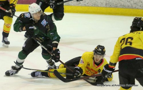 Erste Liga Qualification Round: Vienna Capitals - Ferencvarosi Torna Club Zalan Fliszar #23, Philip Pelz #24 Albert Schultz-Eishalle ©Puckfans.at/Andreas Robanser