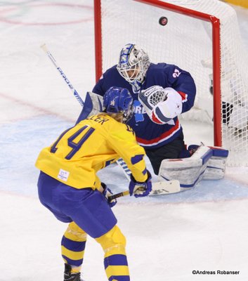 Olympic Winter Games Pyeongchang 2018 Women: SWE - COR Sabina Küller #14, So Jung Shin #31 Kwandong Hockey Centre ©Andreas Robanser