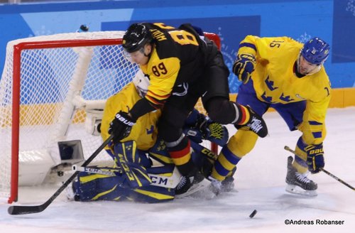 Olympic Winter Games Pyeongchang 2018 Men: SWE - GER Jhonas Enroth #1, David Wolf #89, Simon Bertilsson #15 Kwandong Hockey Centre ©Andreas Robanser