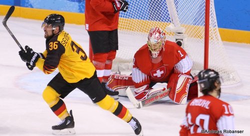 Olympic Winter Games Pyeongchang 2018 Men's Qualifications SUI - GER oSimon Moser #82, Yannic Seidenberg #36, Jonas Hiller #1 Kwandong Hockey Centre ©Andreas Robanser