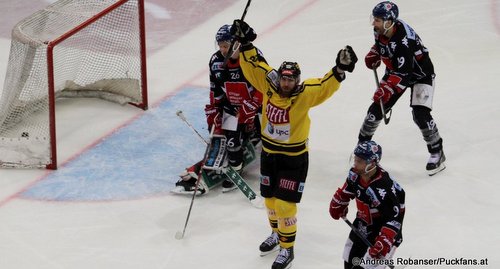 EBEL Play Offs 2018 Quarterfinal Game 3 Vienna Capitals - HC Innsbruck Lubomir Stach #26, Andreas Nödl #28, Tyler Spurgeon #19 Albert Schultz-Eishalle ©Puckfans.at/Andreas Robanser