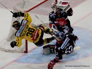 EBEL Play Offs 2018 Quarterfinal Game 3 Vienna Capitals - HC Innsbruck Jerry Pollastrone #36, Kevin Wehrs #62, Patrik Nechvatal #7 Albert Schultz-Eishalle ©Puckfans.at/Andreas Robanser