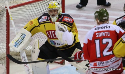 EBEL Play Offs 2018 Semifinal Game 1 Vienna Capitals - HC Bozen  Matias Sointu #12, Jean-Philippe Lamoureux #1 Eissportzentrum Kagran ©Puckfans.at/Andreas Robanser