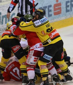 EBEL Play Offs 2018 Semifinal Game 1 Vienna Capitals - HC Bozen Nikolaus Hartl #96, Matias Sointu #12 Eissportzentrum Kagran ©Puckfans.at/Andreas
