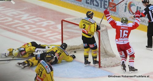 EBEL Play Offs 2018 Semifinal Game 3 Vienna Capitals - HC Bozen Austin Smith #16, Andreas Nödl #28, Jean-Philippe Lamoureux #1, Patrick Peter #14 Eissportzentrum Kagran ©Puckfans.at/Andreas Robanser