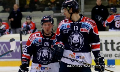 Tyler Morley #86, Sondre Olden #13, Medvescak Zagreb EBEL Season 2017 - 2018 ©Puckfans.at/Andreas Robanser