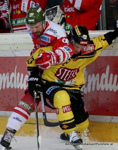EBEL Play Offs 2018 Semifinal Game 5 Vienna Capitals - HC Bozen Mike Halmo #91, Emilio Romig #13 Eissportzentrum Kagran ©Puckfans.at/Andreas Robanser