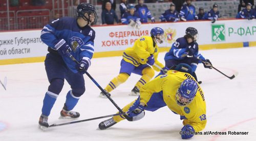 IIHF U18 World Championship  Semifinal FIN - SWE Santeri Salmela #2, David Gustafsson  #13 Arena Traktor, Chelyabinsk ©Puckfans.at/Andreas Robanser