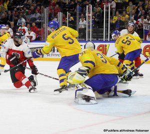 IIHF World Championship  SWE - AUT Alexander Rauchenwald #9, Mikael Wikstrand  #5, Anders Nilsson #31 Royal Arena, Copenhagen ©Puckfans.at/Andreas Robanser