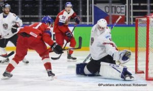 IIHF World Championship  CZE - AUT Tomas Hyka #71, David Kickert #30 Royal Arena, Copenhagen ©Puckfans.at/Andreas Robanser