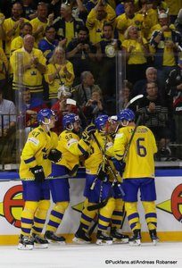 IIHF World Championship Semifinal: SWE - USA Mika Zibanejad #93, Adam Larsson #6, Royal Arena, Copenhagen ©Puckfans.at/Andreas Robanser