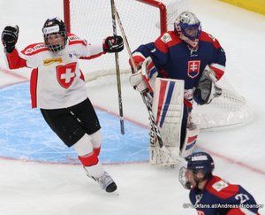 Hlinka Gretzky Cup 2018, SUI - SVK Yves Stoffel #23, Patrik Kozel #1 Rogers Place, Edmonton ©Puckfans.at/Andreas Robanser