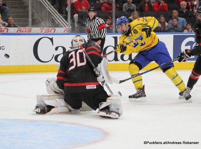 Hlinka Gretzky Cup 2018,Final SWE - CAN Nolan Maier #30, Alexander Holtz #27 Rogers Place, Edmonton ©Puckfans.at/Andreas Robanser