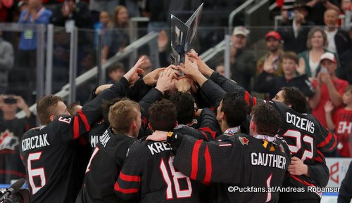 Hlinka Gretzky Cup Champions 2018  Team Canada, Kaedan Korczak #6, Peyton Krebs #18, Taylor Gauthier #01, Dylan Cozens #22 Rogers Place, Edmonton ©Puckfans.at/Andreas Robanser