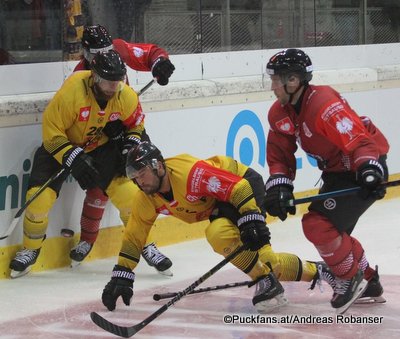 CHL Vienna Capitals - Frölunda Indians Andreas Nödl #28, Rafael Rotter #6 Erste Bank Arena ©Puckfans.at/Andreas Robanser 