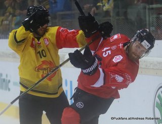 CHL Vienna Capitals - Aalborg Pirates Marc-André Dorion #10, Mikkel Højbjerg #45 Erste Bank Arena ©Puckfans.at/Andreas Robanser