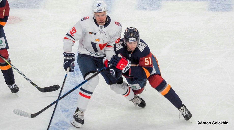 Metallurg Magnitogorsk - HC Slovan Bratislava Eduard Simon #92, Alexei Bereglazov #51 Arena Metallurg,  ©Anton Solokin