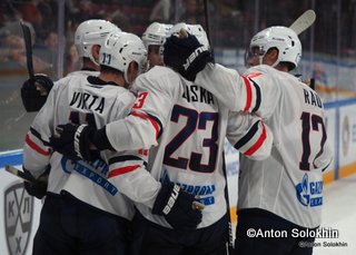 Metallurg Magnitogorsk - HC Slovan Bratislava Patrik Virta #11, Adam Liska #23, Chad Rau #17 Arena Metallurg, ©Anton Solokin