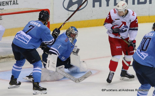 HC Slovan Bratislava - Lokomotiv Yaroslavl Mario Grman #7, Marek Ciliak #1, Artyom Ilyenko #34 ©Puckfans.at/Andreas Robanser