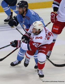 HC Slovan Bratislava - Lokomotiv Yaroslavl Kyle Chipchura #24, Andrei Loktionov #90 ©Puckfans.at/Andreas Robanser