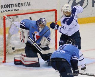 HC Slovan Bratislava - Dynamo Moskau Jakub Stepanek #30, Dustin Boyd  #41 ©Puckfans.at/Andreas Robanser